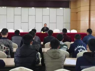 中鐵工服綜合辦到成都鐵路工程學(xué)校召開招聘會