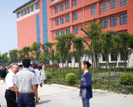 成都廣信數(shù)字技術(shù)職業(yè)學(xué)校掛牌亮相，社會各界反響積極
