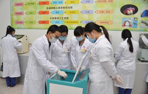 高中畢業(yè)學(xué)臨床醫(yī)學(xué)專業(yè)學(xué)校去哪好