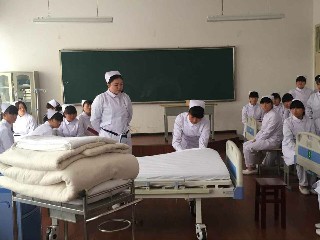 2021年四川衛(wèi)生專業(yè)學(xué)校招生條件及對(duì)象